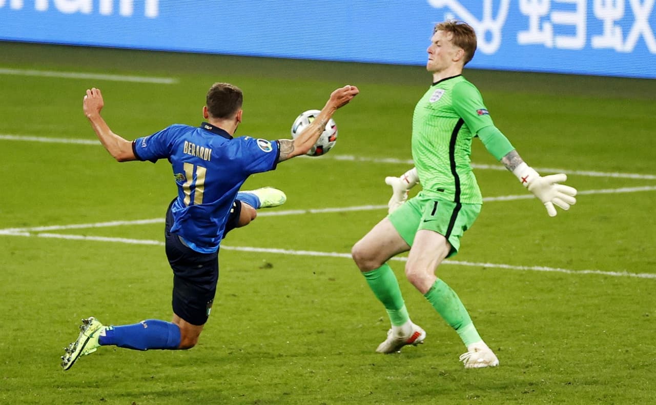 Italia es campeón indiscutible de Europa y se lleva la copa a casa. Luke Shaw abrió el marcador al minuto 2’ del encuentro y en el minuto 67, Leonardo Bonucci se encargó de igualar el marcador, ya en tiempos extra no pudieron pasar del 1-1 y, en tanda de penales, el equipo inglés no supo definir y la ‘Squadra Azzurra’ se corona en Wembley.