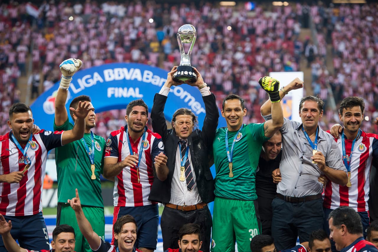 Photo during celebration after the match Guadalajara vs Tigres UANL, corresponding to the Second leg match to Great Final of the Clausura 2017 of the League BBVA Bancomer MX at Chivas Stadium. Foto durante la celebracion despues del partido Guadalajara vs Tigres UANL, Correspondiente al partido de vuelta de la Gran Final del Torneo Clausura 2017 de la Liga BBVA Bancomer MX, en el Estadio Chivas, en la foto: Matias Almeyda DT levanta el trofeo de campeon junto a jugadores del Equipo 28/05/2017/MEXSPORT/Jorge Martinez.
