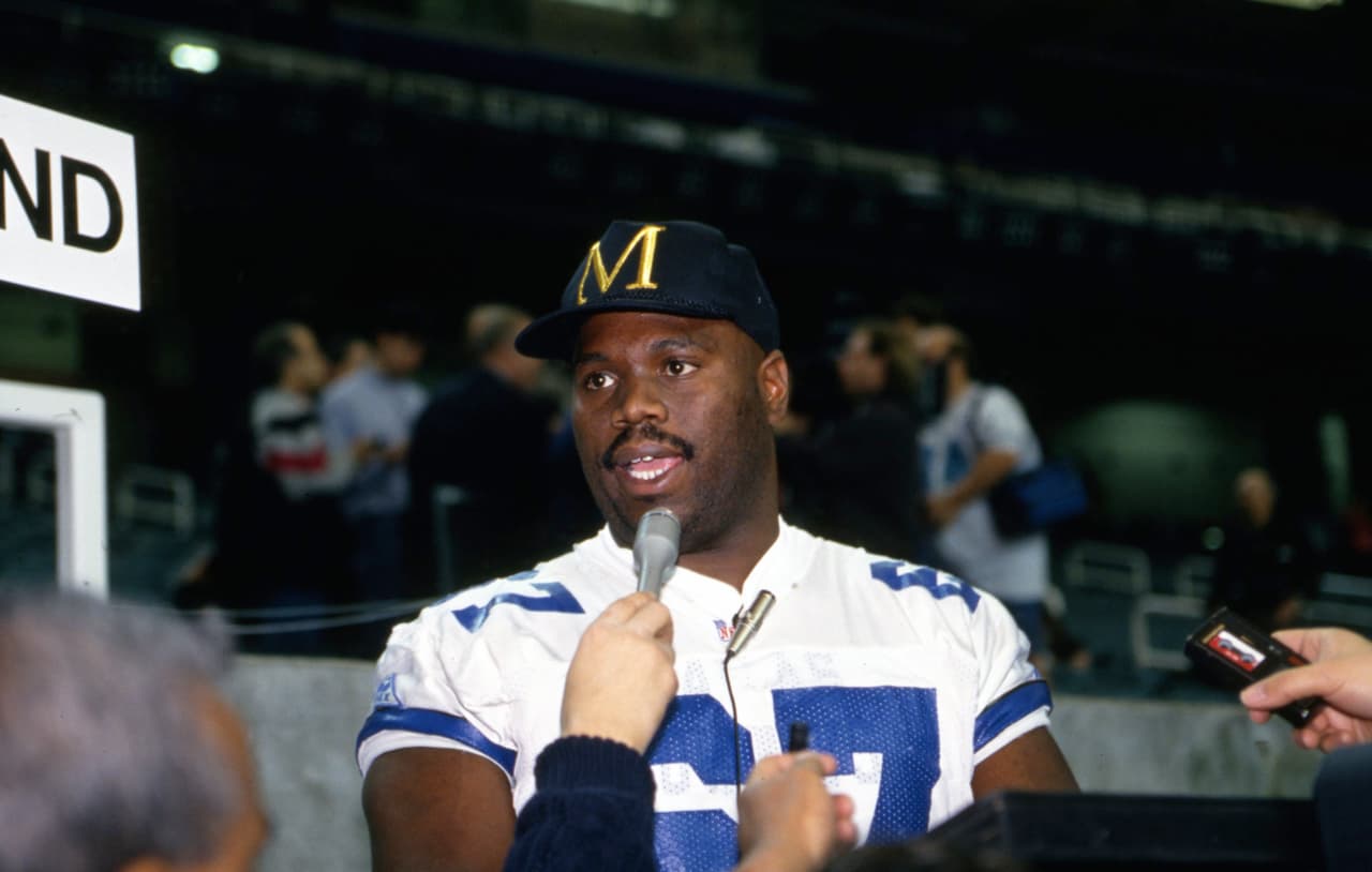 1991 — RUSSELL MARYLAND
<b>Dallas Cowboys</b> | DL Miami
<br>El tackle defensivo de los Dallas Cowboys, Russell Maryland (67), es entrevistado durante el Día de Medios antes del Super Bowl XXVIII contra los Buffalo Bills el 25 de enero de 1994 en Atlanta. Los Cowboys derrotaron a los Bill 30-13 para proclamarse campeones de la NFL. (Foto AP / Paul Spinelli)