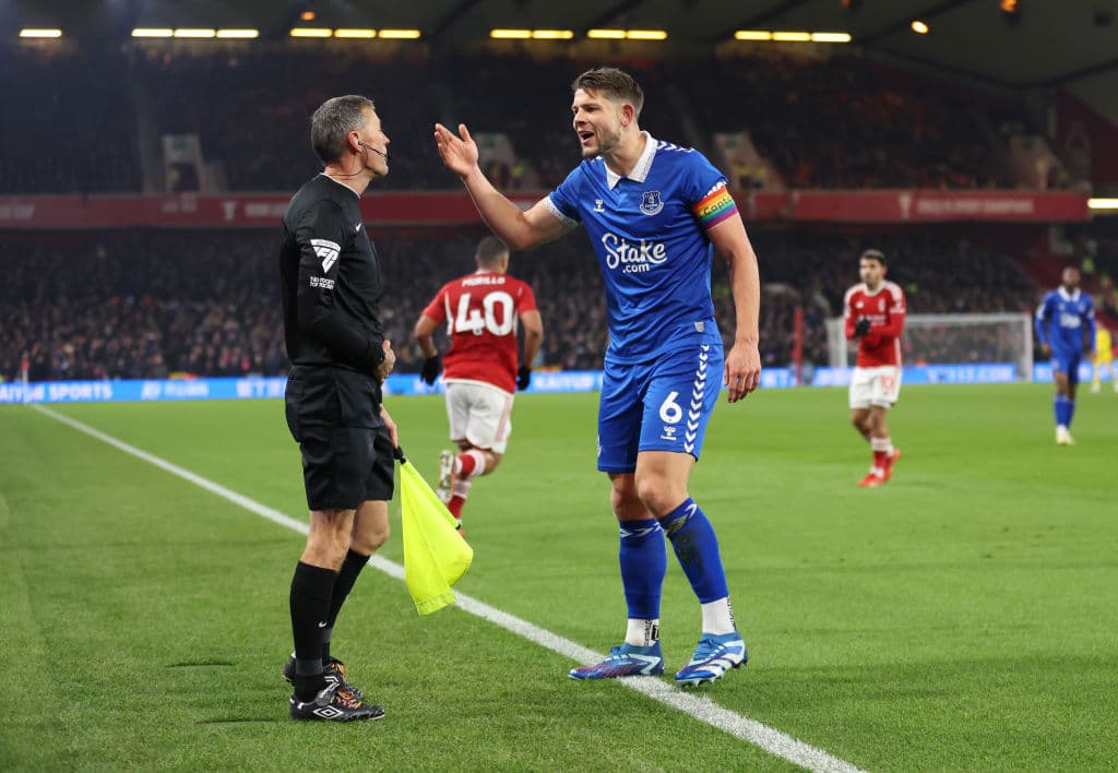 Nottingham Forest y Everton fueron acusados de irregularidades financieras