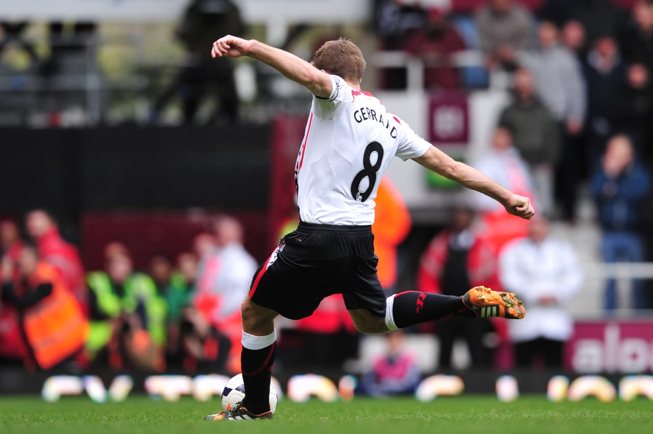 Su potente remate, despliegue físico, capacidad de recuperación de balón y precisión para realizar pases largos lo hicieron un jugador valioso para Liverpool y para su selección.