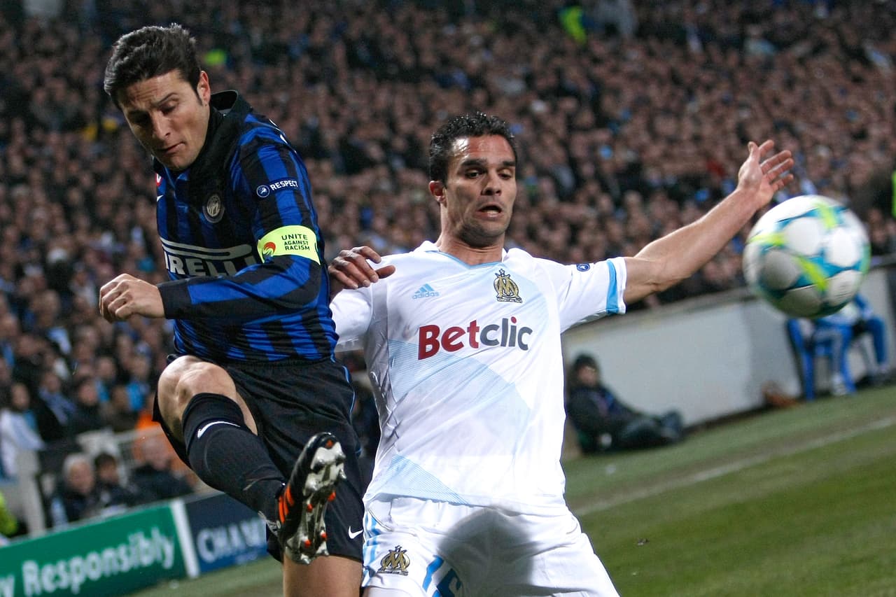 Sobre la pandemia que nos aqueja, la leyenda argentina considera que se debe anteponer la salud sobre el futbol y que, en cuanto el mundo pueda volver a la rutina, el futbol regresará más solidario y fuerte.