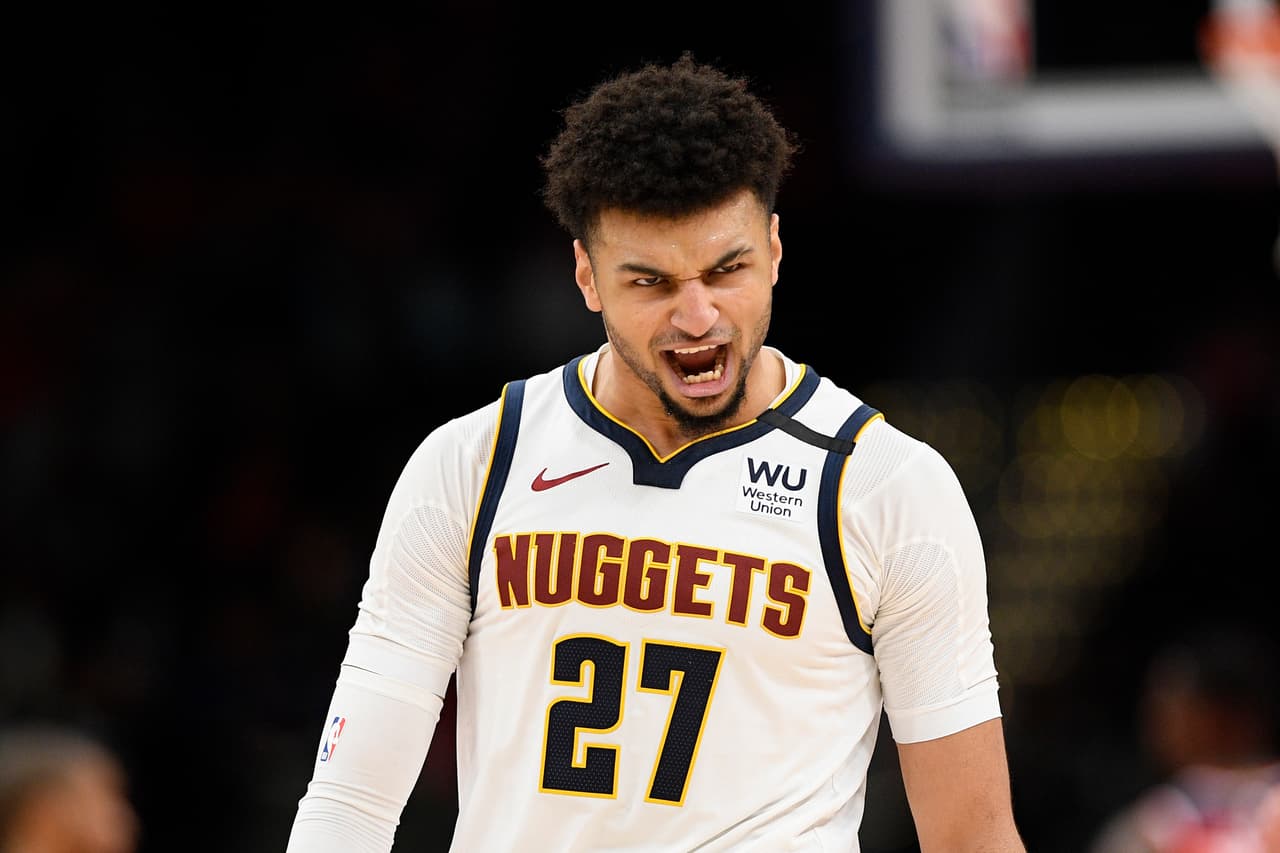 Denver Nuggets sufrieron dos derrotas y una victoria, demostrando fallas en su defensa. De igual manera, Nikola Jokic mostró una baja a lo que venía produciendo anteriormente, sin embargo siguen muy de cerca de los Lakers. Su récord es de 24-11.