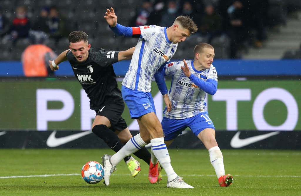 FC Koln sorprende al Borussia Moenchengladbach y les pegan 4-1, Augsburg le roba la victoria al Hertha en el último minuto y empatan 1-1, Hoffenheim no se toca el corazón y golean 3-6 al Greuther Furth, Bochum remonta el Freiburg y se imponen 2-1, en el regreso de Haaland, el Borussia le pega 1-3 al Wolfsburg y el Bayern cierra el día en victoria 1-0 sobre el Arminia Bielefeld.