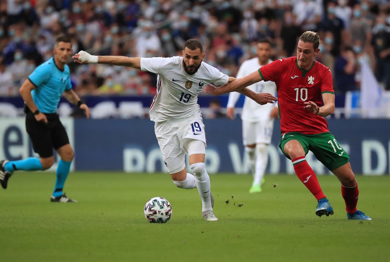 Francia derrota 3-0 a la escuadra de Bulgaria previo a su participación a la Euro 2021. Antoine Griezmann abrió el marcador al minuto 29 y Oliver Giroud se lució con doblete para darle la victoria a su equipo sobre los búlgaros. 'Les Bleus' iniciarán la competencia europea ante Alemania.