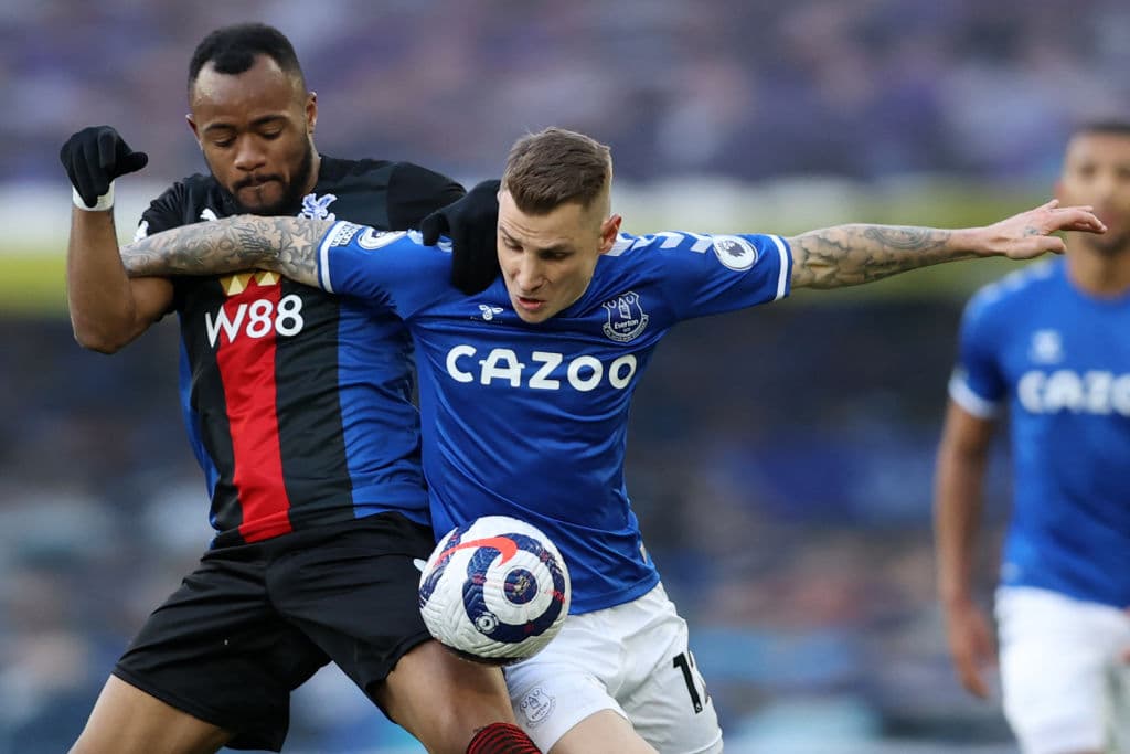 Everton empata 1-1 al Crystal Palace. Con un derechazo del colombiano James Rodríguez quien, con esta anotación, alcanza su gol número 100 en Europa, los 'Toffes' se ponían arriba, pero fue al minuto 86 que Michy Batshuayi se encargó de igualar el marcador en Goodison Park, durante la Jornada 30 de la Premier League.