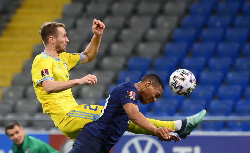 Francia derrota a Kazajistán con un marcador de 2-0. Ousmane Dembélé se encargó de abrir el marcador al minuto 19, sin embargo, un autogol por parte del conjunto kasajo, puso el segundo tanto a favor de 'les bleus'. Kylian Mbappé tuvo oportunidad de poner el tercer gol pero falló un penalti.