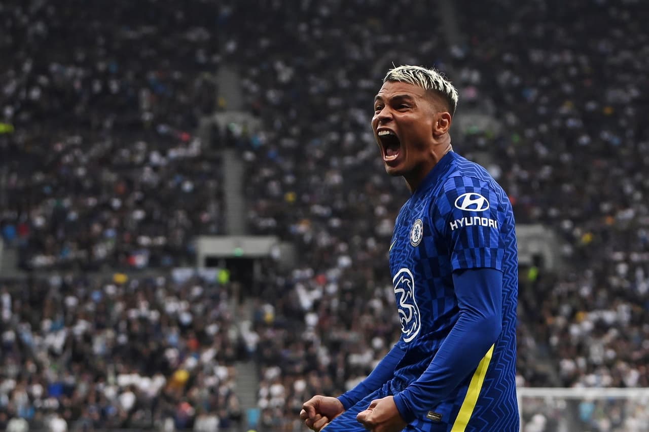 Chelsea barrió al Tottenham 3-0 con goles de Thiago Silva al 49’, de N’Golo Kanté al 57’ y, para terminar con broche de oro, Antonio Rüdiger nos regala una anotación al minuto 90+2’, para cerrar la quinta Jornada de la Premier League.