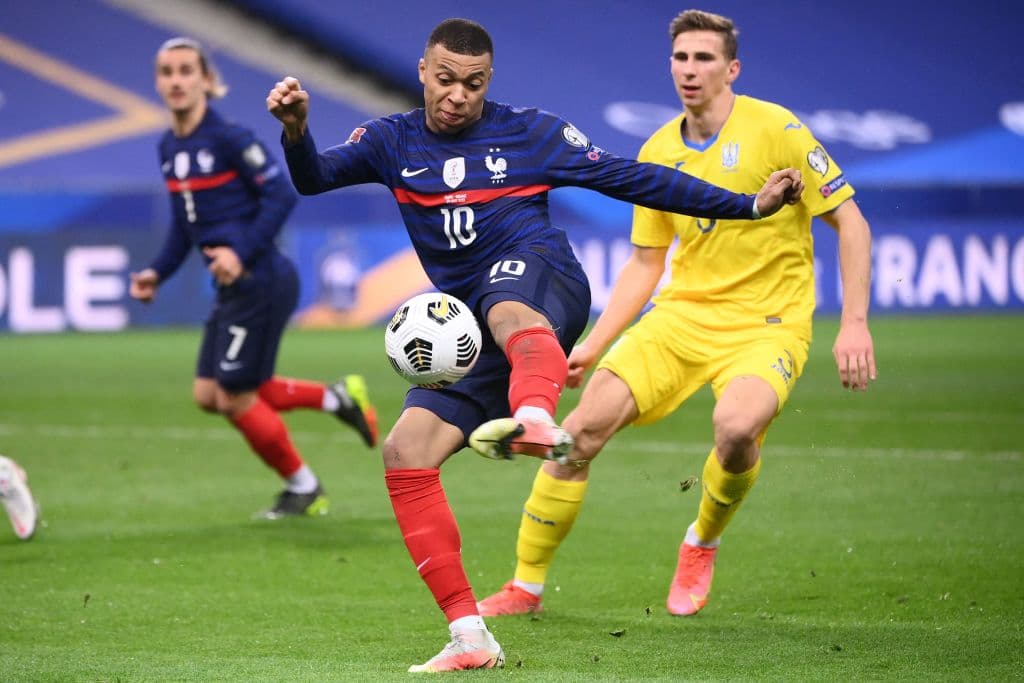 Grupo D | Francia y Ucrania igualaron a un tanto.