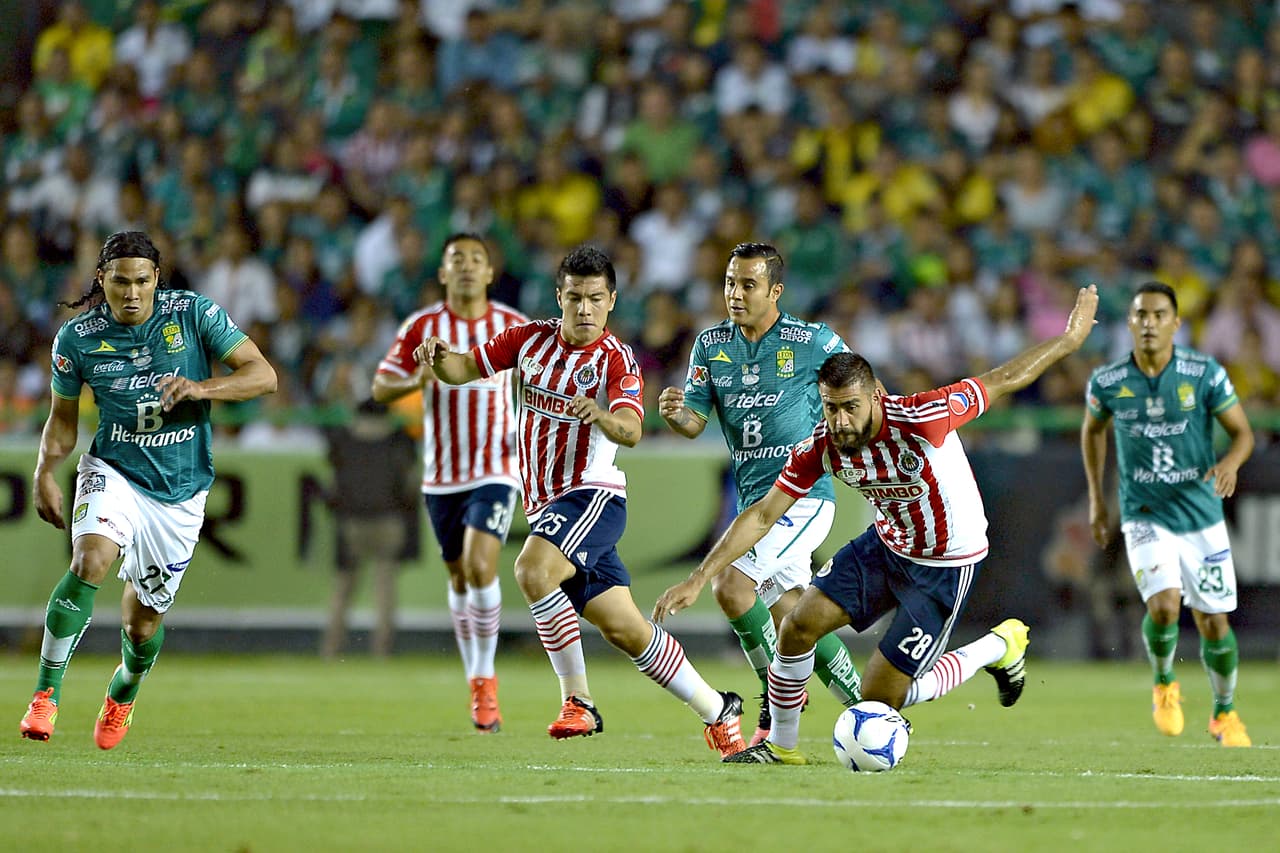 Chivas salió campeón tras vencer al León 0-1 con gol de Oswaldo Alanís en la Copa MX del Apertura '15.