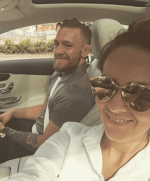 Es así como la esposa de Conor McGregor, con un estilo sencillo, se ha convertido en la columna más fuerte en la exitosa carrera del irlandés.