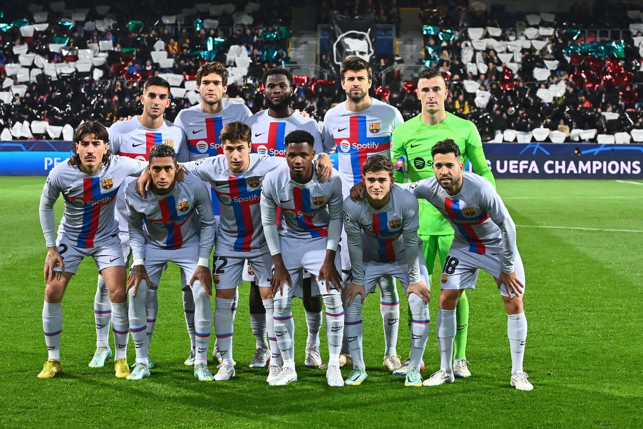 Barcelona goleó 2-4 al Viktoria Plzen en la Doosan Arena de República Checa con un doblete de Ferran Torres y goles de Marcos Alonso y Pablo Torre en la Jornada 6 de la Champions League.