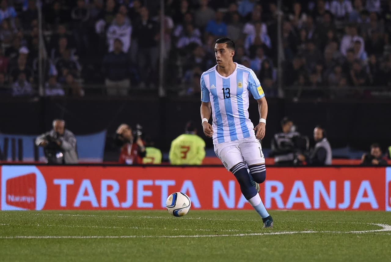 Ramiro Funes Mori. Posición: Defensa. Edad: 25 años. Club: Everton (Premier League). Veces seleccionado: 7. Descripción: El hermano del delantero del Monterrey ha cuajado una campaña positiva en su primer año con el Everton. Su altura (1.91 m.) y físico son sus mejores armas, aunque no las únicas.