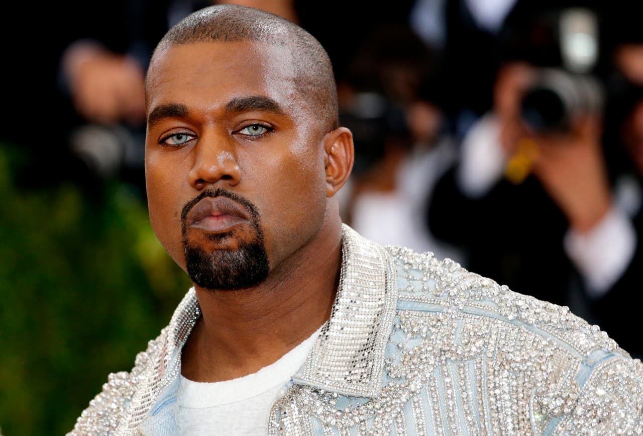 West vuela a Nueva York desde Los Ángeles el 2 de febrero para la fiesta de cumpleaños de Fox, que se lleva a cabo en el bistró Lucien de East Village.