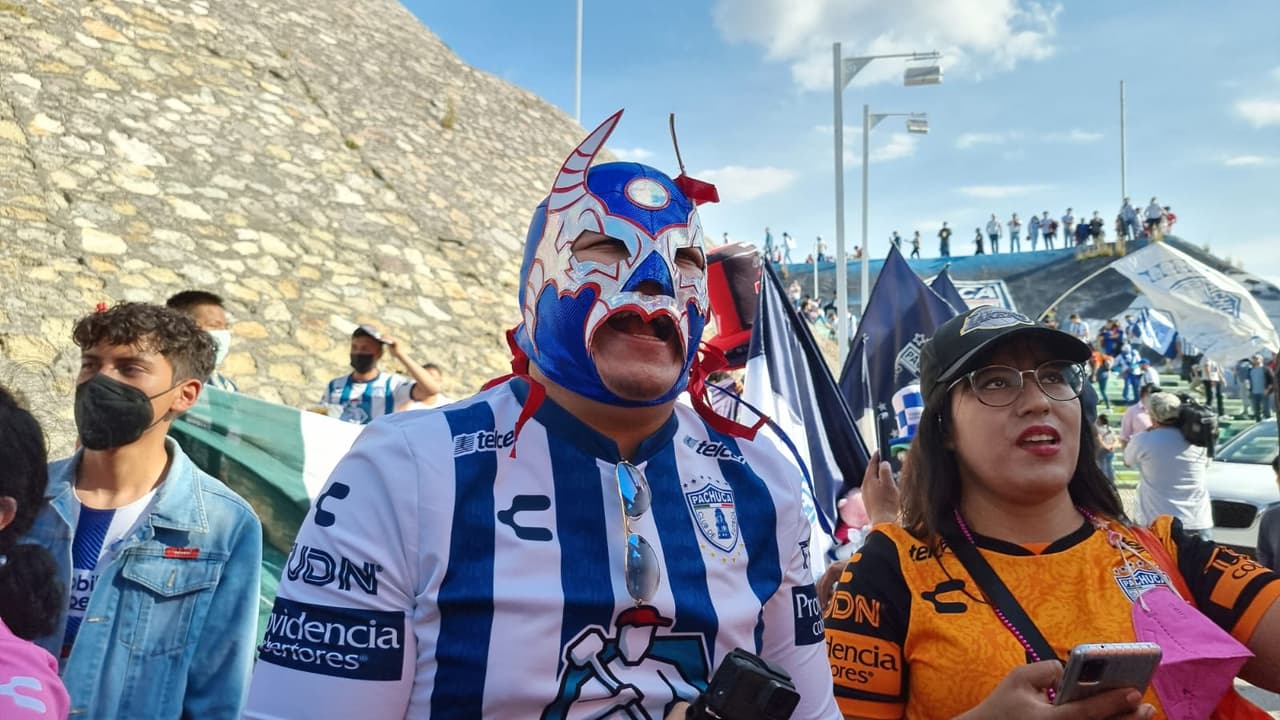 Fans de Atlas y Pachuca llegaron desde varias horas antes al Estadio Hidalgo para poner el ambiente y el color de cara a la Gran Final del Grita México C22 que entregará un Bicampeón o un nuevo monarca de Liga MX.