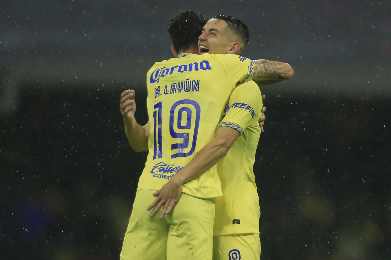 Las Águilas del 'Tano' Ortíz se dieron un festín en la cancha del Estadio Azteca luego de golear 7-0, con siete anotadores diferentes, a un Cruz Azul que está muy cerca del abismo y con un DT que tiene las horas contadas.