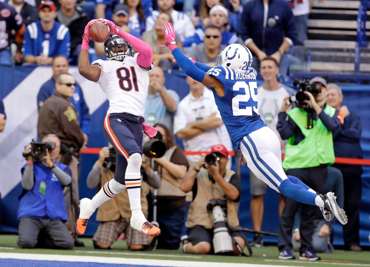 Chicago Bears wide receiver Cameron Meredith (81) makes a catch in front of Indianapolis Colts cornerback Patrick Robinson (25) for a two-point conversion during the first half of an NFL football game in Indianapolis, Sunday, Oct. 9, 2016. (AP Photo/Darron Cummings)
