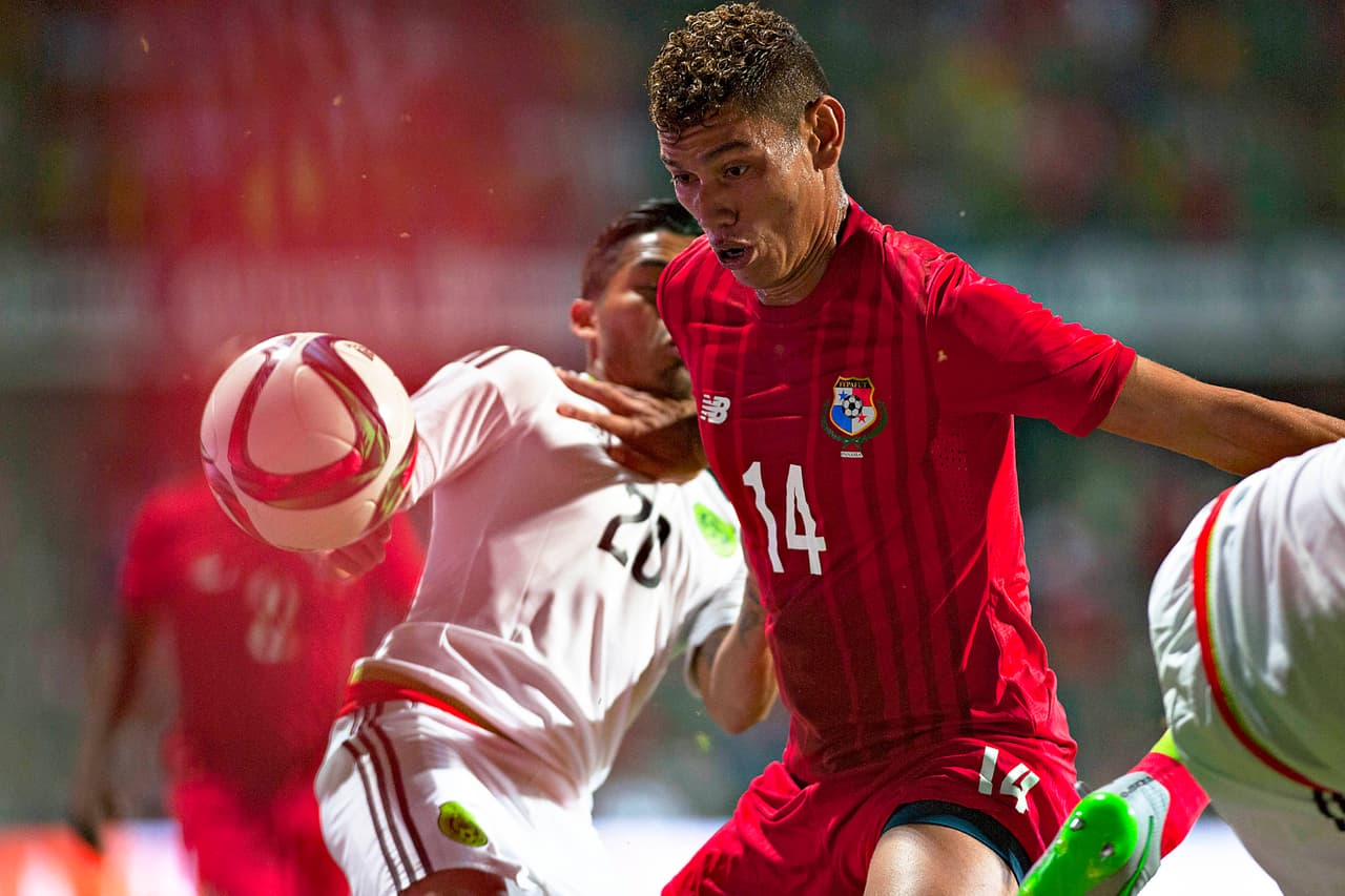 Valentin Pimentel es un futbolista de buenas condiciones aéreas, le falta un poco más de técnica pero es un elemento destacado. Califcación 8