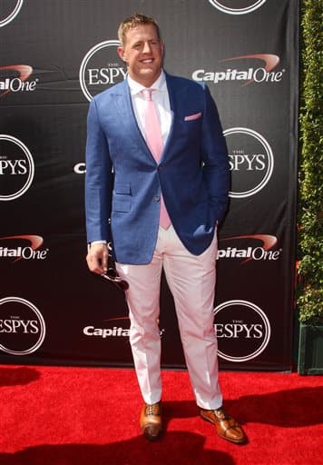 Disfruta algunas de las mejores tomas fuera y dentro de los emparrillados del ala defensiva de los Houston Texans.