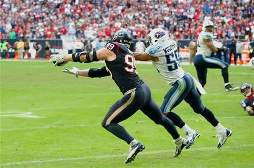 Disfruta algunas de las mejores tomas fuera y dentro de los emparrillados del ala defensiva de los Houston Texans.