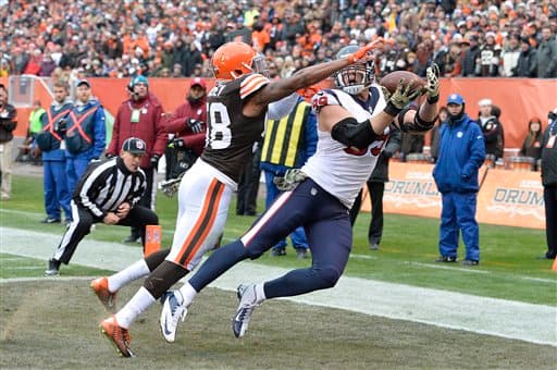 Disfruta algunas de las mejores tomas fuera y dentro de los emparrillados del ala defensiva de los Houston Texans.