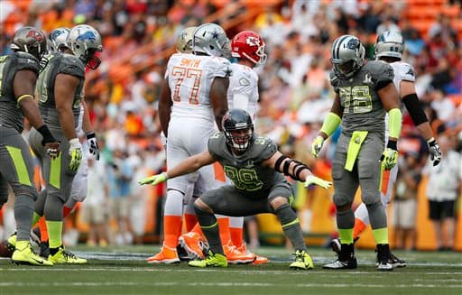 Disfruta algunas de las mejores tomas fuera y dentro de los emparrillados del ala defensiva de los Houston Texans.