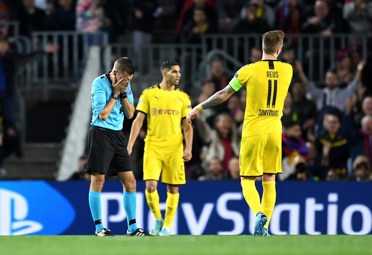 Griezmann por fin lo logra y anota junto con Messi y Suárez. El conjunto culé se impone tres goles a uno ante el Dortmund de Alemania y con ello logra su calificación a octavos de final de la Champions League.