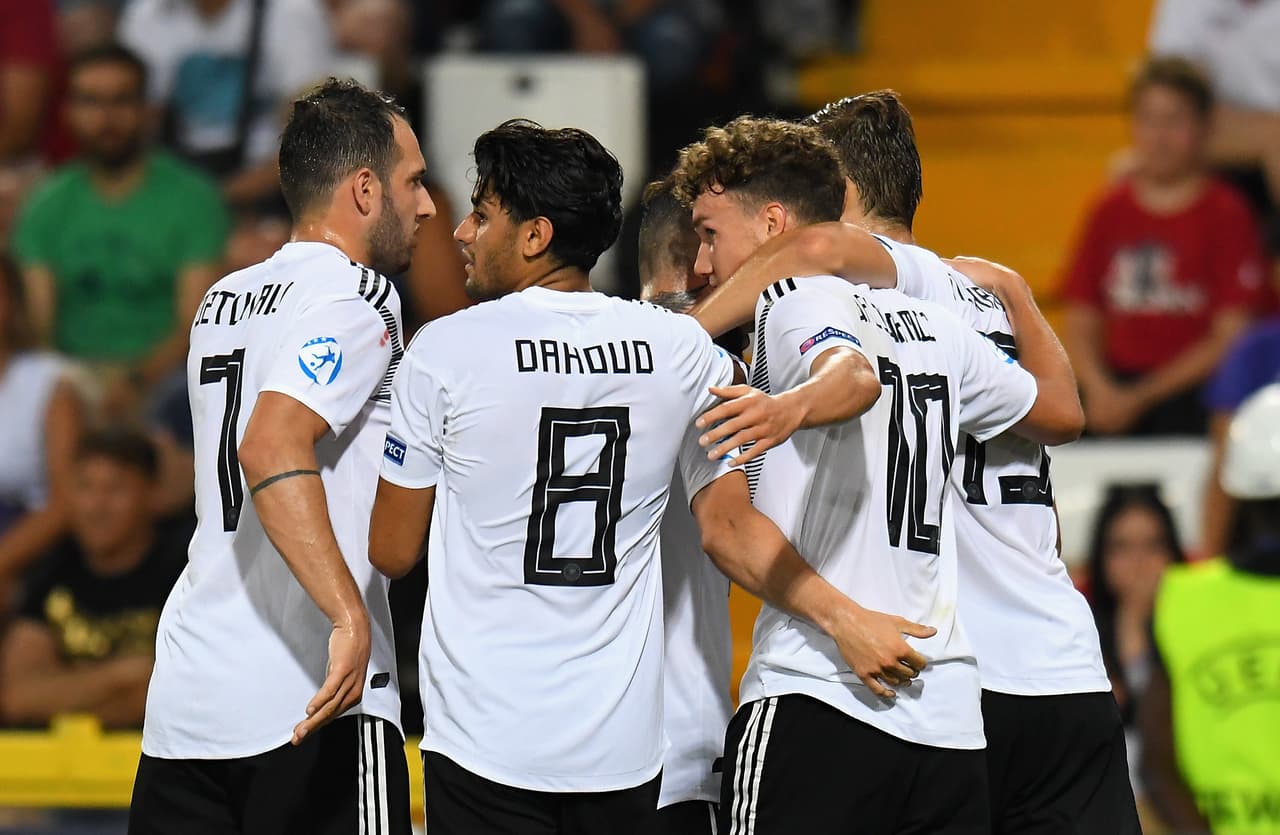 Alemania dio un paso aplastante al golear 6-1 a Serbia en el Grupo B del Europeo Sub-21, donde es líder y buscará ratificar contra Austria el primer lugar en su zona en el torneo juvenil, clasificatorio a Juegos Olímpicos.