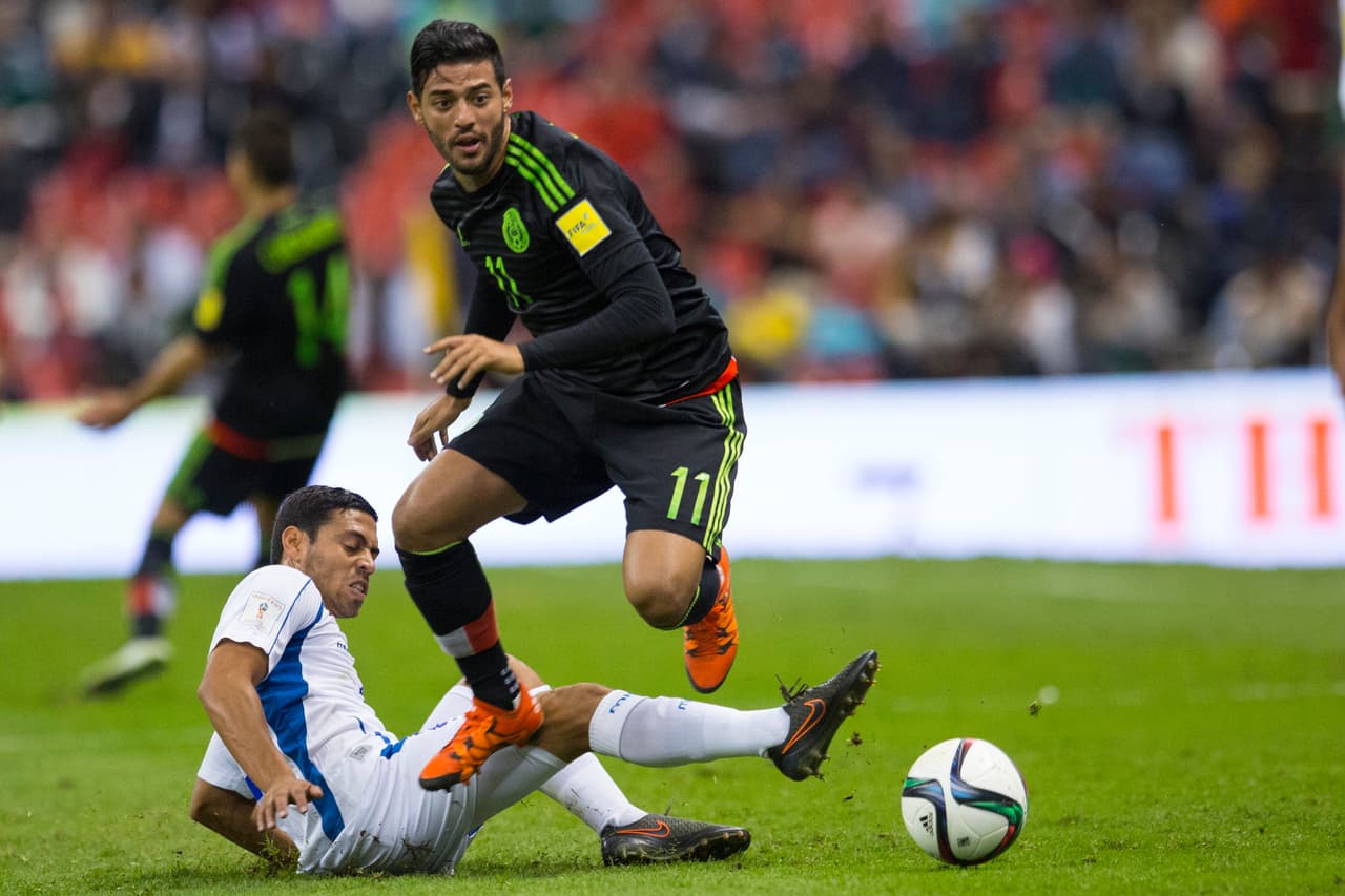 Pero si de bajones de nivel hablamos, qué podemos decir de Carlos Vela, pues no solo es evidente que no está al 100 en la cancha, sino que su comportamiento afuera también deja mucho qué desear y eso también lo marginó de la lista del la Selección.