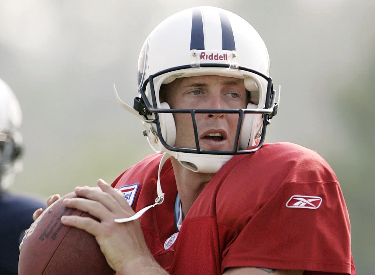 Jason White (2003 con Oklahoma) - La gransiosa carrera de White a nivel colegial no le redituó en ser seleccionado en el Draft del 2005, ni si quiera ser uno de los primeros novatos agentes firmados tras ese reclutamiento. Eventualmente fue contratado por los Tennessee Titans, pero dedició renunciar al fútbol americano por sufrir de rodillas débiles.