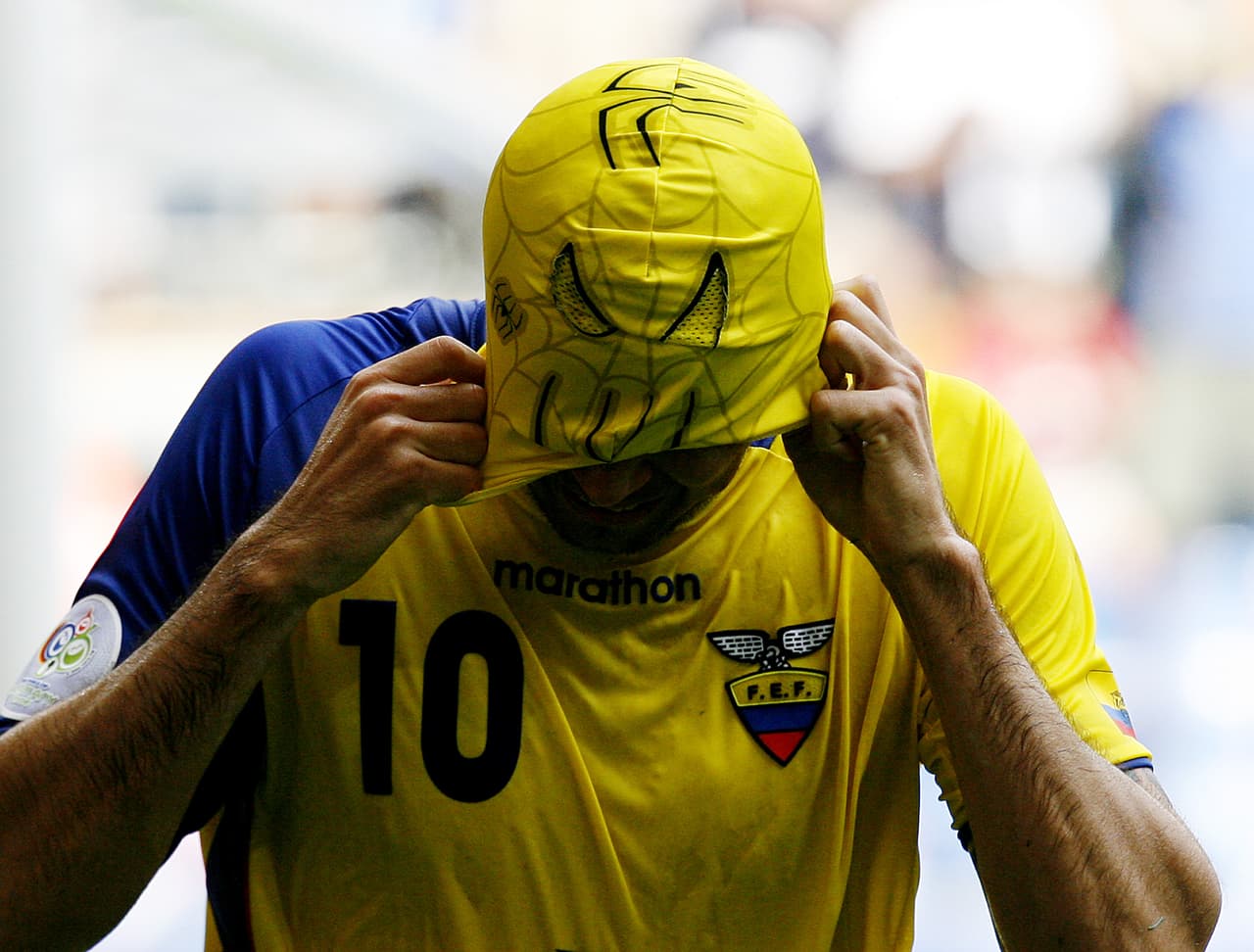 <b>Iván Kaviedes </b>– Durante el mundial de Alemania 2006, el ecuatoriano Iván Kaviedes celebró con una máscara luego de anotar en la victoria 2-0 frente a Colombia.