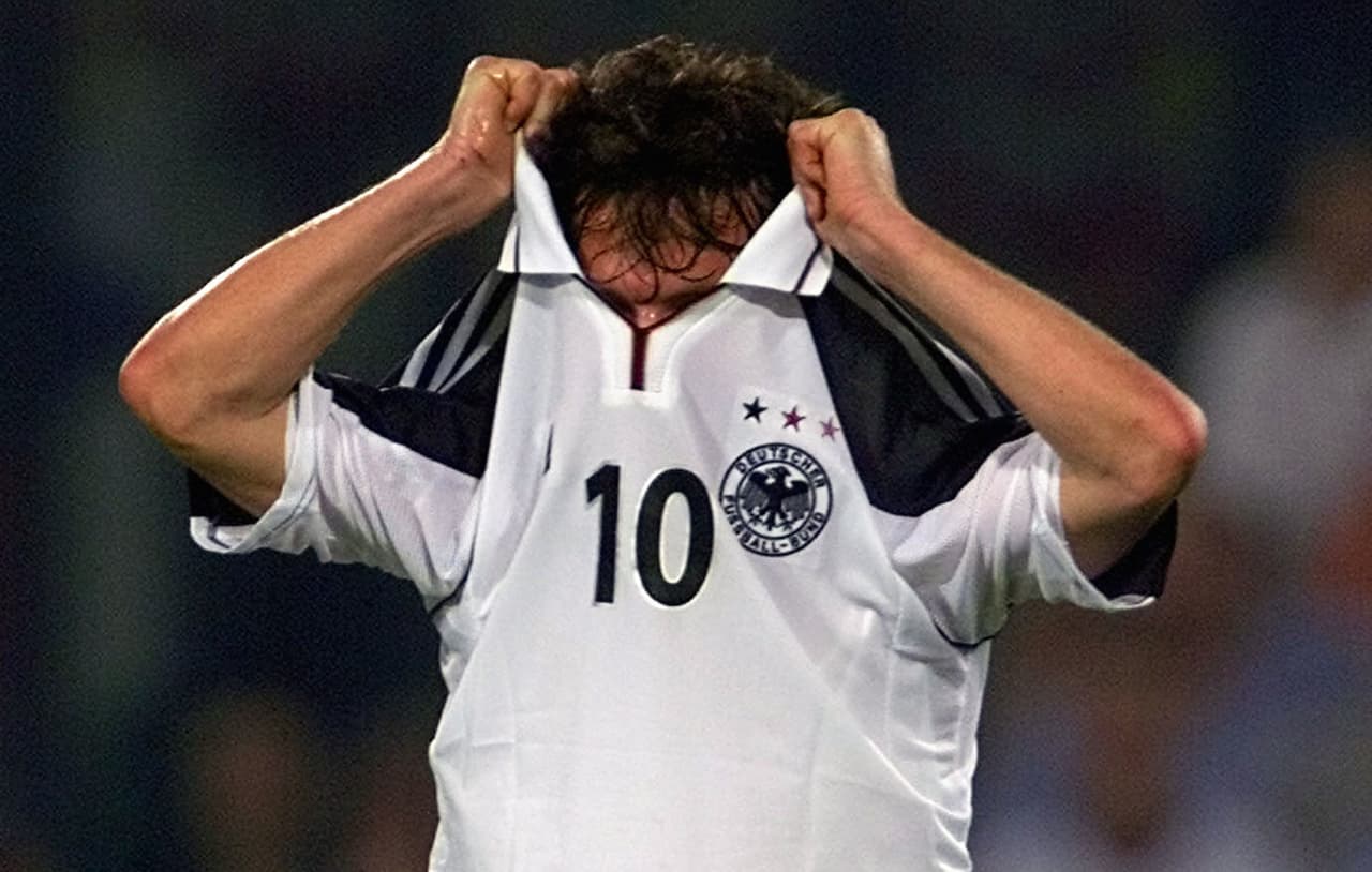 La vergüenza se replicó en la Eurocopa del 2000, en donde cayeron eliminados en la primera ronda. Este fue el último torneo de Lothar Mattheus con Alemania.