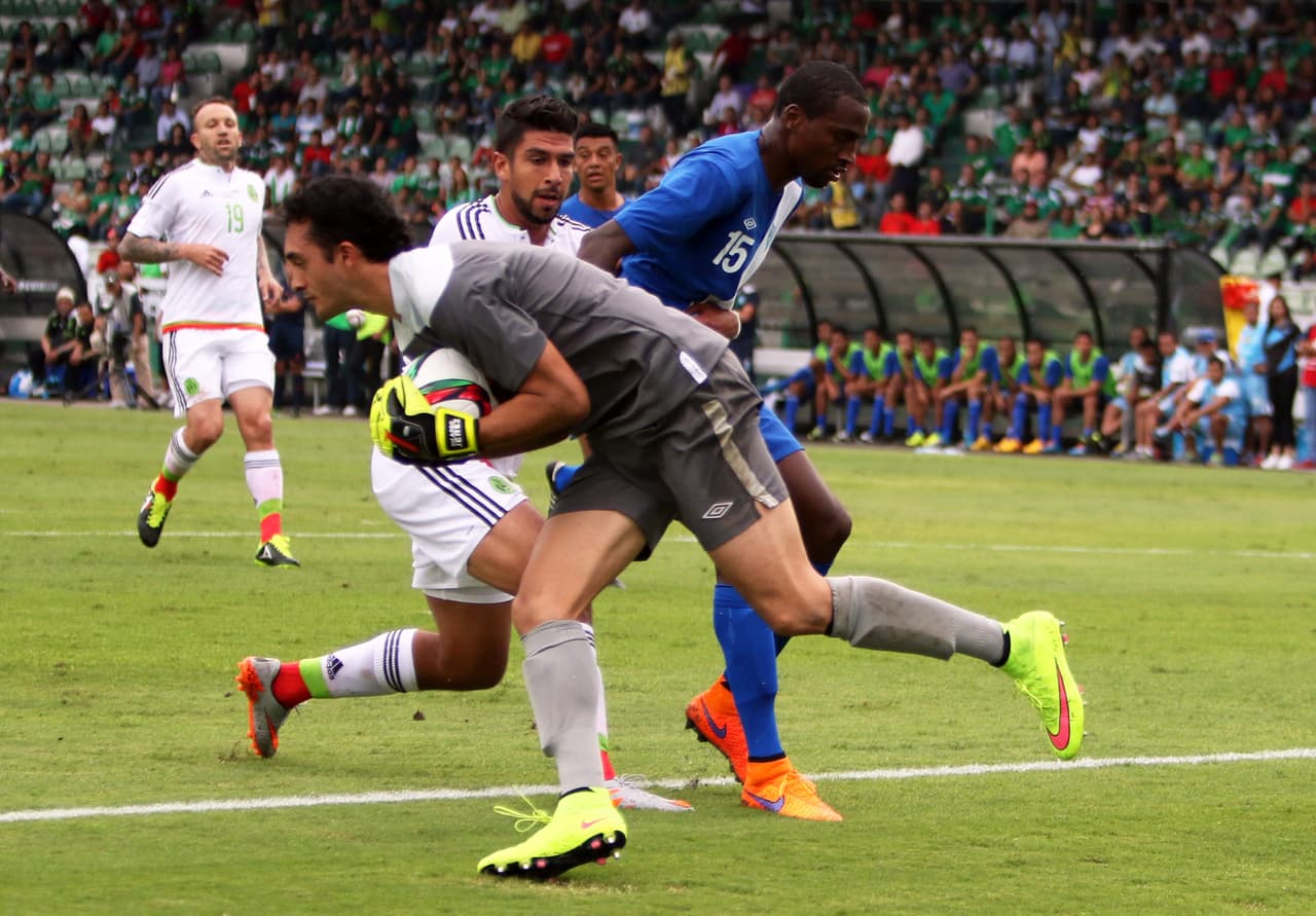 Sobresalieron por Guatemala el arquero Ricardo Jerez que evito al menos dos goles más de México.Calificación 7