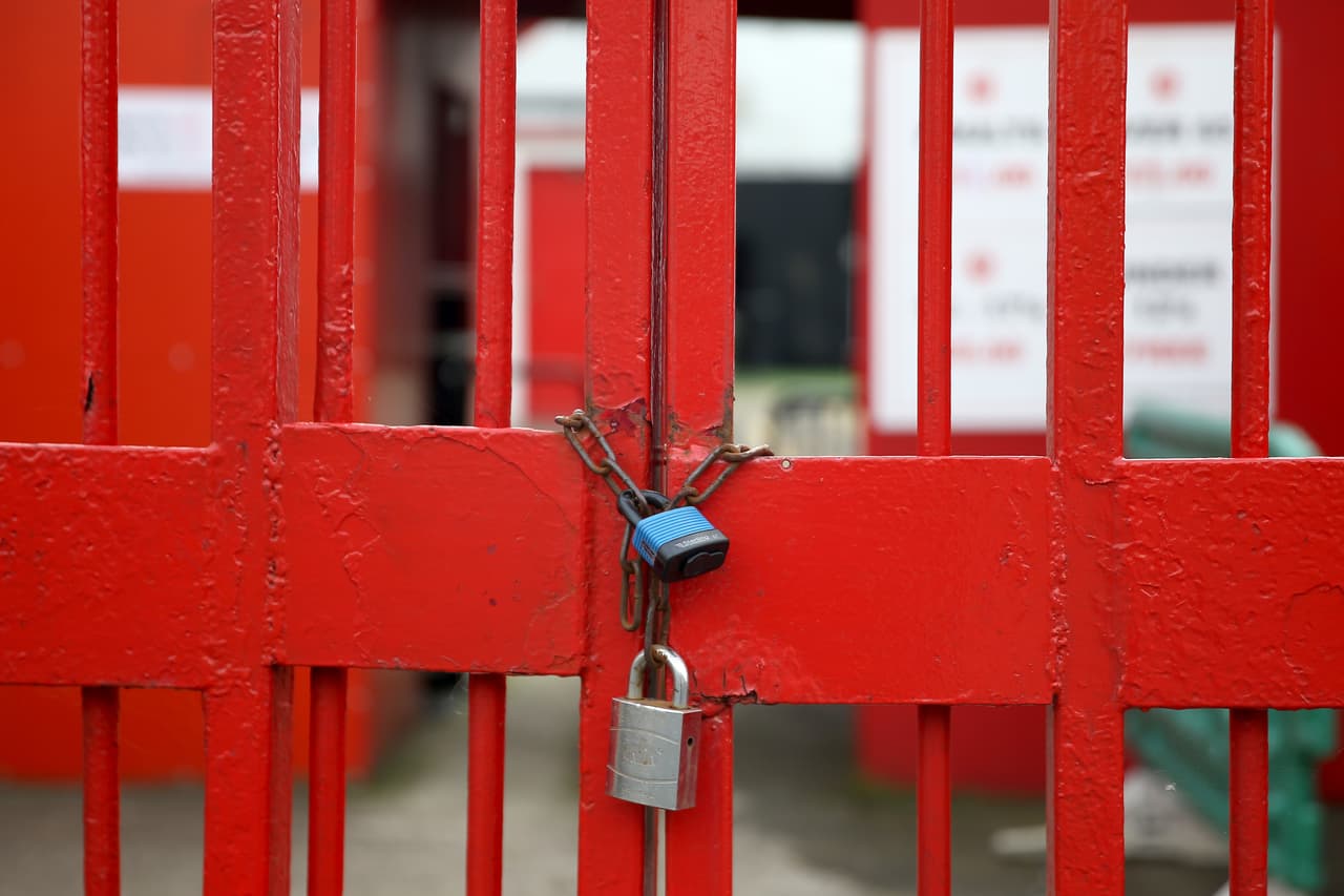 Tras la suspensión de actividades en la liga inglesa, la desolación en los estadios es abrumadora.
