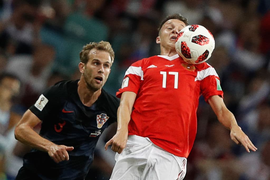 Mónaco le hizo una oferta al volante rudo Aleksandr Golovin, de 22 años, para vincularlo al club con un contrato por cinco temporadas. Chelsea ha pujado también por este jugador.