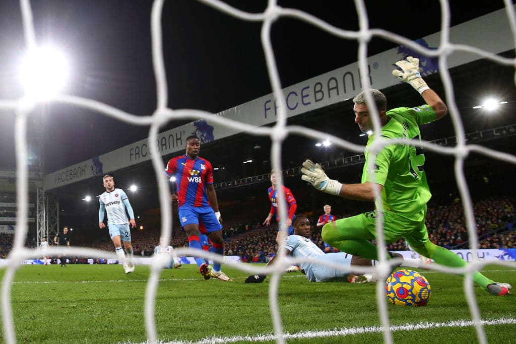 West Ham United se impone 3-2 al Crystal Palace durante la fecha 21 en la Premier League. Michail Antonio (22') y un doblete de Manuel Lanzini (25', 45'+5') le dieron la victoria a los 'Hammers', mientras que para los locales descontó Odsonne Edouard (83') y Michael Olise (90').