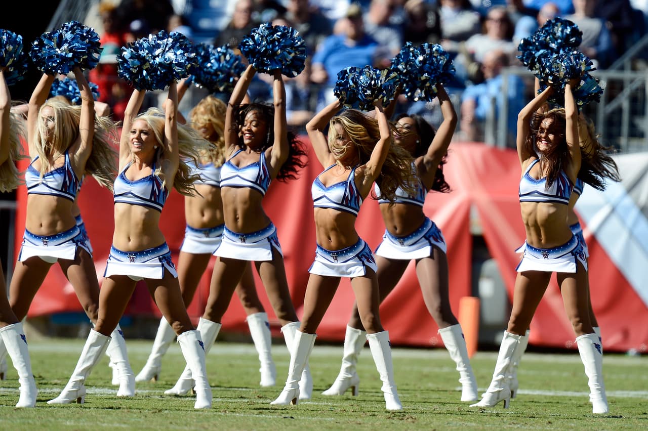 Adiós a la Semana 6, acción, pasión, entrega y... ¡bellezas! Checa lo más sexy de las cheerleaders.