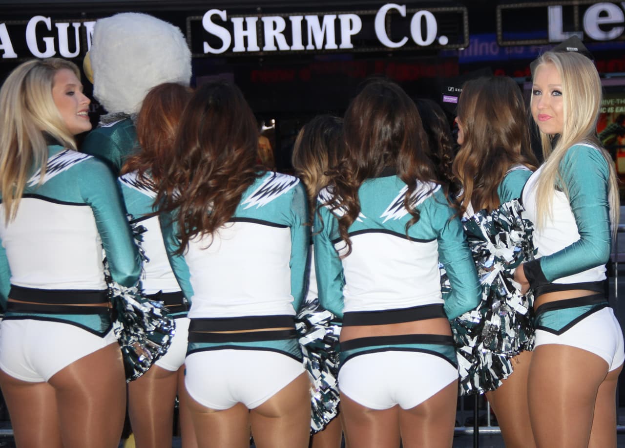 Adiós a la Semana 6, acción, pasión, entrega y... ¡bellezas! Checa lo más sexy de las cheerleaders.