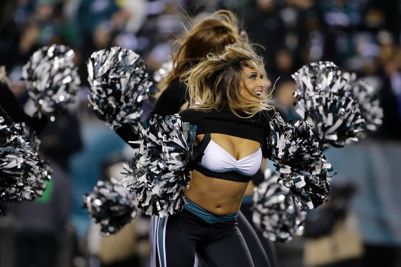 Adiós a la Semana 6, acción, pasión, entrega y... ¡bellezas! Checa lo más sexy de las cheerleaders.