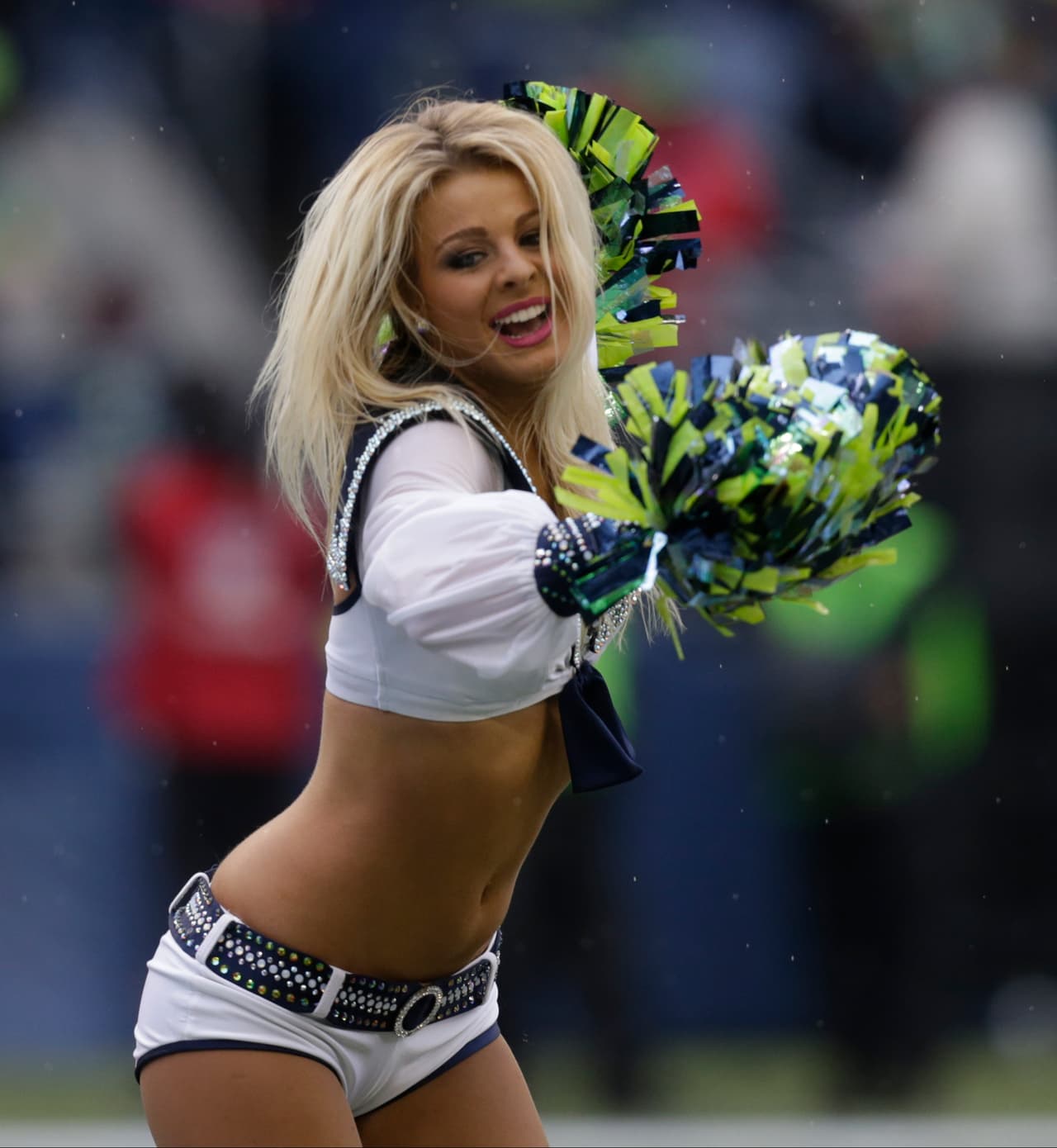 Adiós a la Semana 6, acción, pasión, entrega y... ¡bellezas! Checa lo más sexy de las cheerleaders.