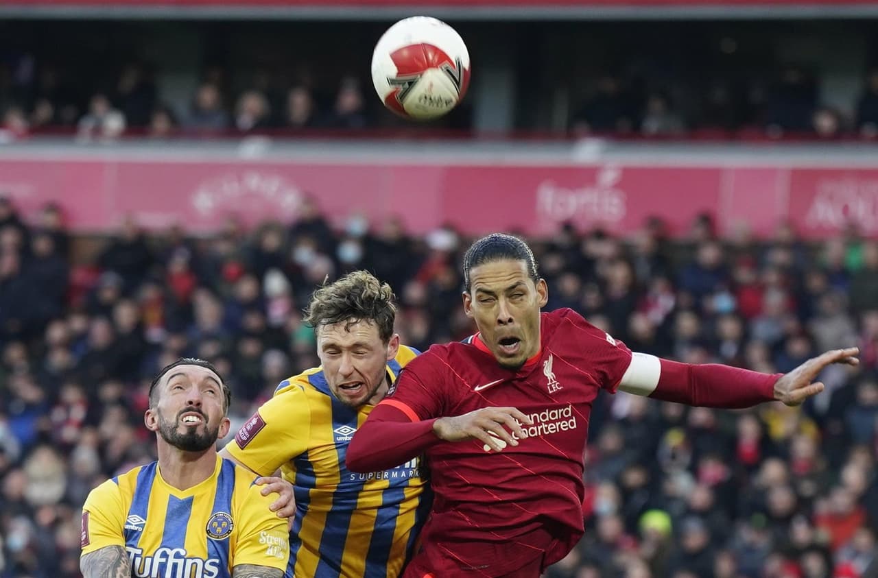 Liverpool remonta y pasa a dieciseisavos de la Copa de la Liga Inglesa tras vencer 4-1 a Shrewsbury Town. Gordon, Firmino y un doblete de Tavares le dieron la victoria a los Reds.