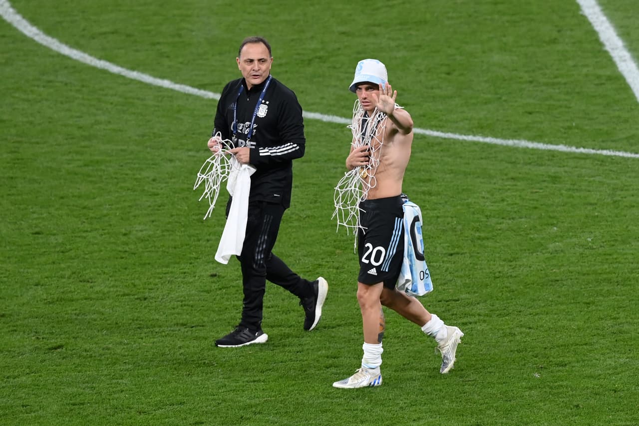 Así celebraron Argentina y Lionel Messi tras golear 0-3 a Italia para levantar la Finalissima en Wembley.