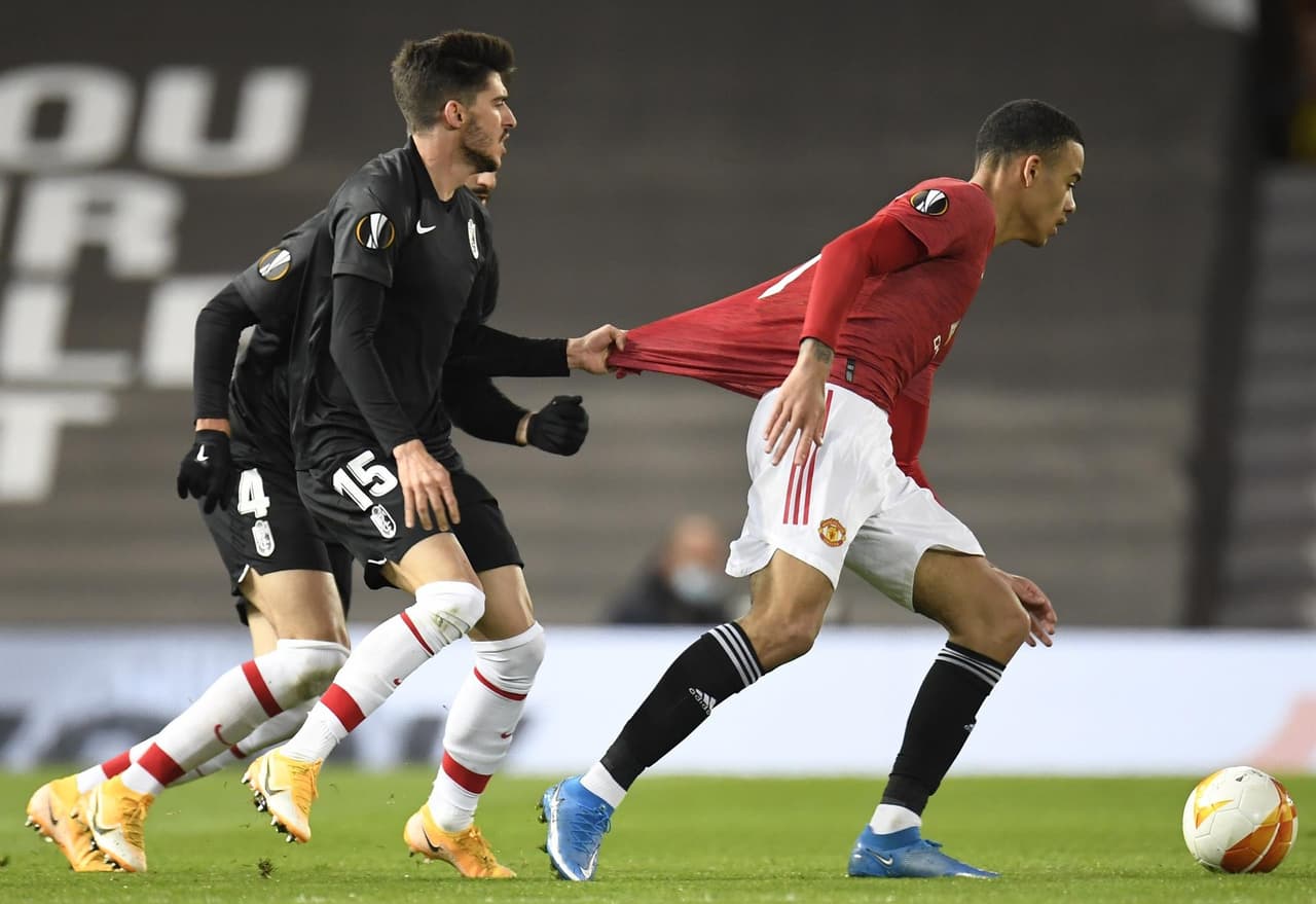 Manchester United derrota a Granada durante el partido de regreso en los Cuartos de Final de la UEFA Europa League, sumando un global de 4-0 y pisando fuerte para la Semifinal que se jugará el jueves 29 de abril. Los goles de este partido fueron a cargo de Edinson Cavani (6') y Jesús Vallejo (90').