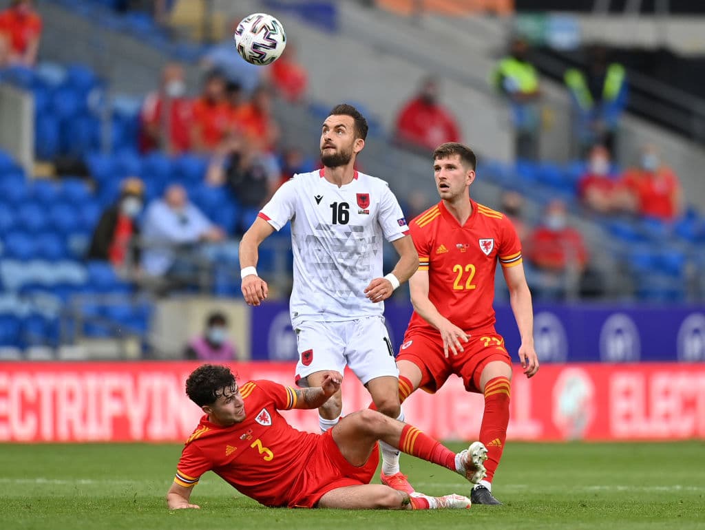 Gales empató 1-1 con Albania, Rusia venció 1-0 a Bulgaria, Israel venció como visita 1-3 sobre Montenegro y Suecia goleó 3-1 a Armenia.