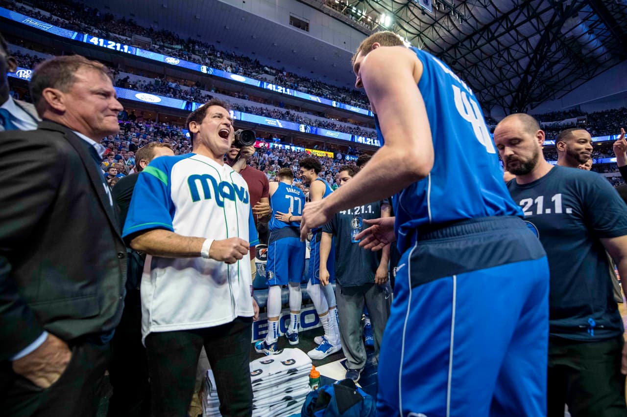 Así fue recibido también por Mark Cuban, el dueño de los Mavs, quien diseñó a la franquicia en torno al estelar delantero alemán.