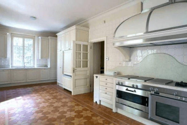 El agente inmobiliario Cesare Furbatto aseguró que "hay una cita para visitar la mansión".