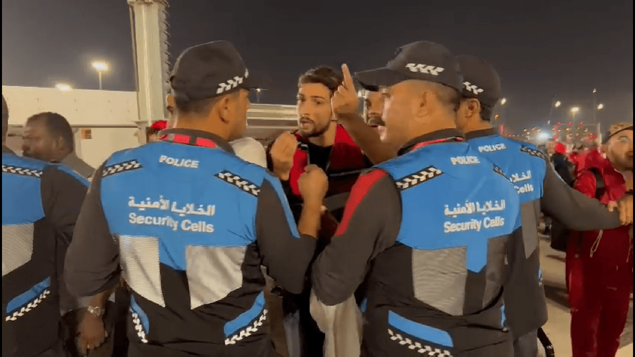 Aficionados intentan colarse al estadio sin boleto para el Francia vs. Marruecos