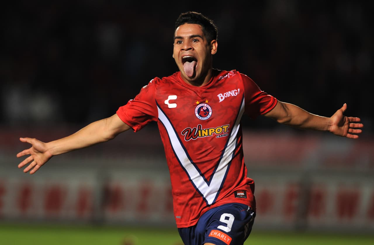 El partido del Apertura 2014 tuvo dos penales fallados, uno para cada equipo, siendo Alberto Depetris del Morelia quien lo fallaría, y Daniel Villalva por parte del Veracruz, aunque este último anotó el unico gol del encuentro para darle la victoria al equipo jarocho.