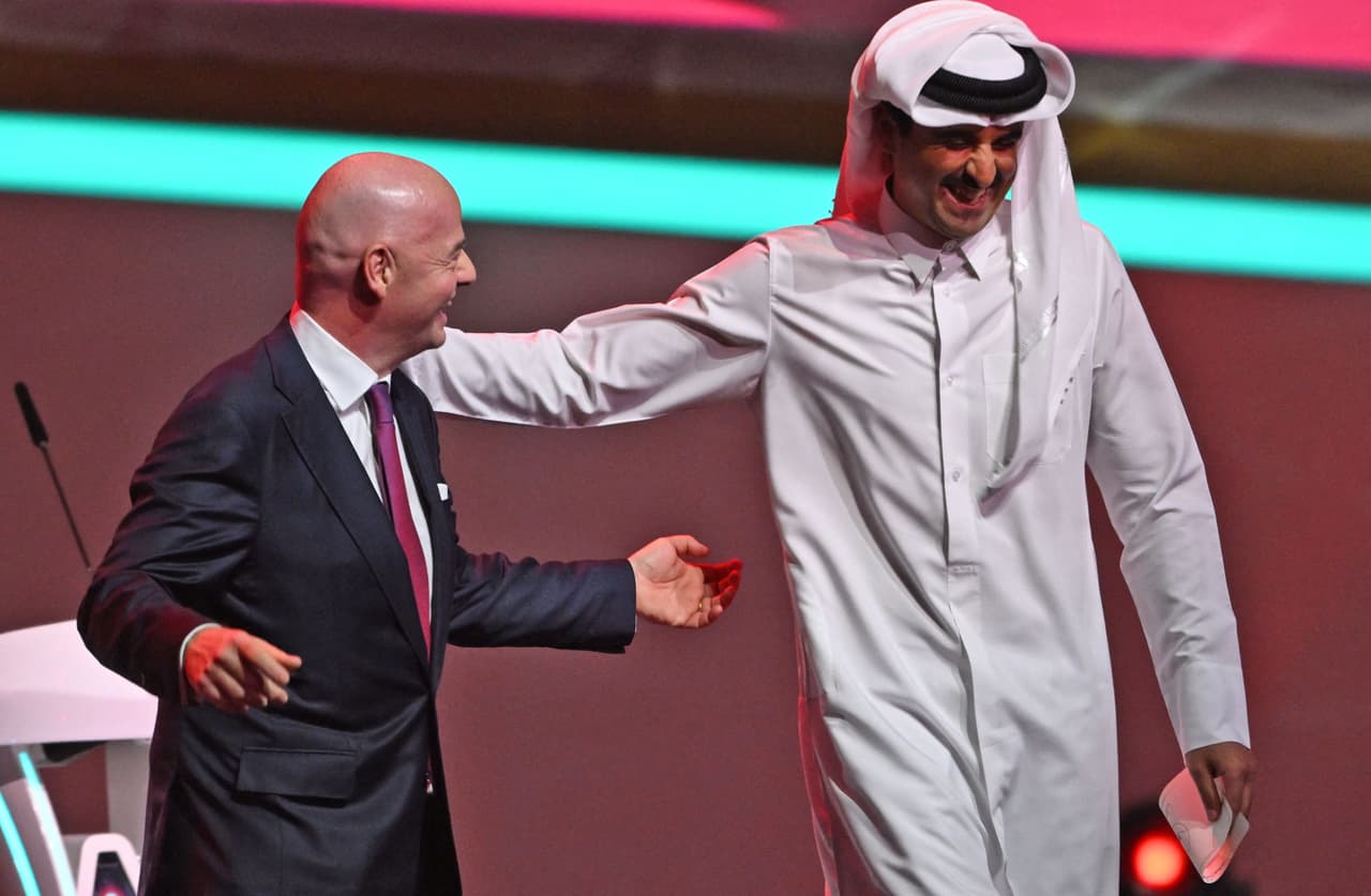 Gianni Infantino, presidente de la FIFA, se mostraba muy sonriente em el sorteo.