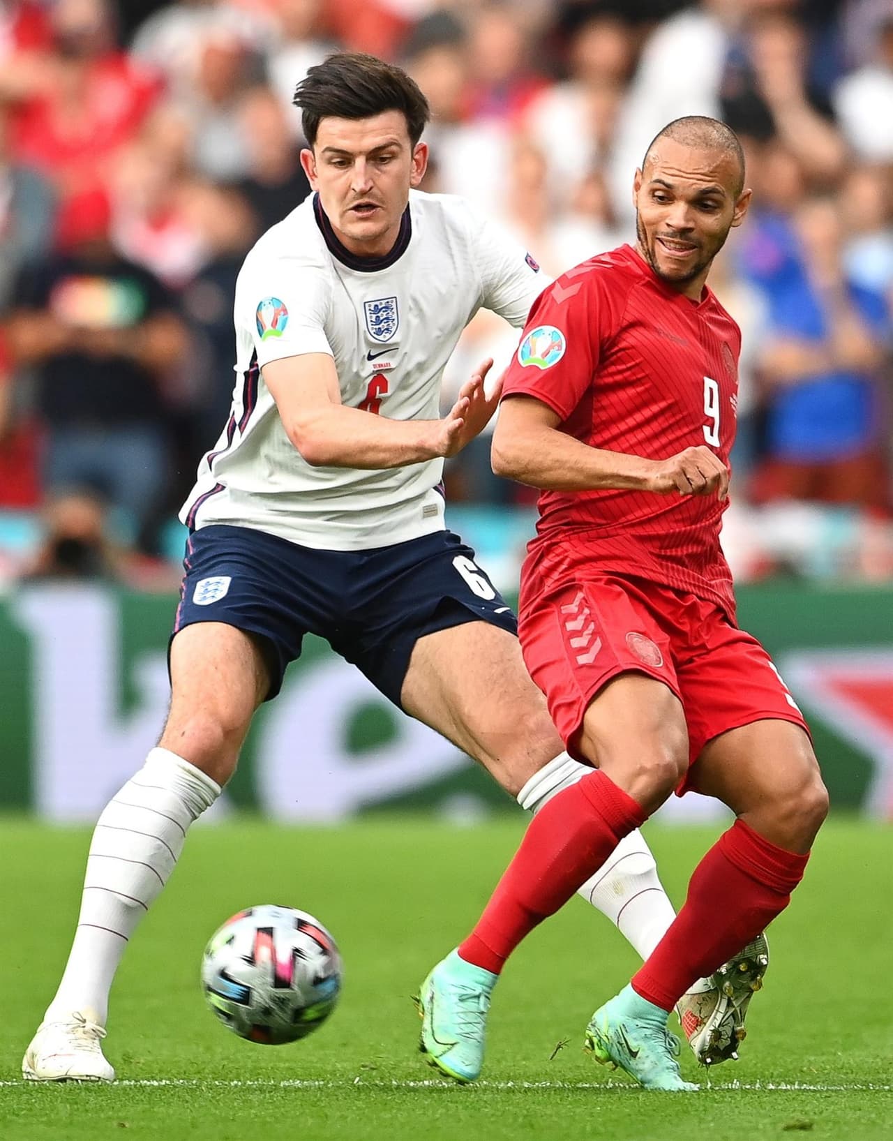 Inglaterra derrota a Dinamarca en tiempos extra y es el segundo finalista de la Euro 2020. Mikkel Damsgaard abría el marcador al minuto 30’ y, posteriormente, un autogol de Simon Kjaer al 39’ trajo el empate del encuentro. Ya en tiempo extra, Harry Kane hace el gol de la victoria al 104’. Su rival en la gran final será Italia.